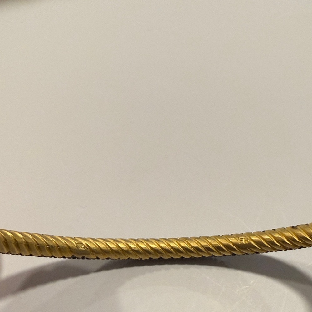 Black and Gold slide on Bangle Bracelet - Picture 4 of 4